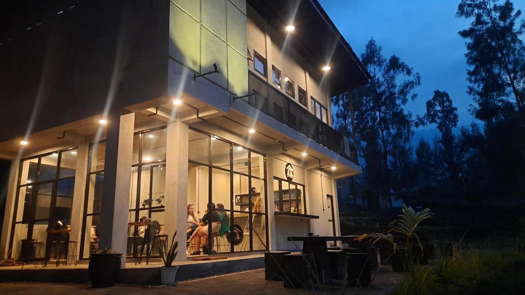 Bromo Dormitory & Cabin Экстерьер фото
